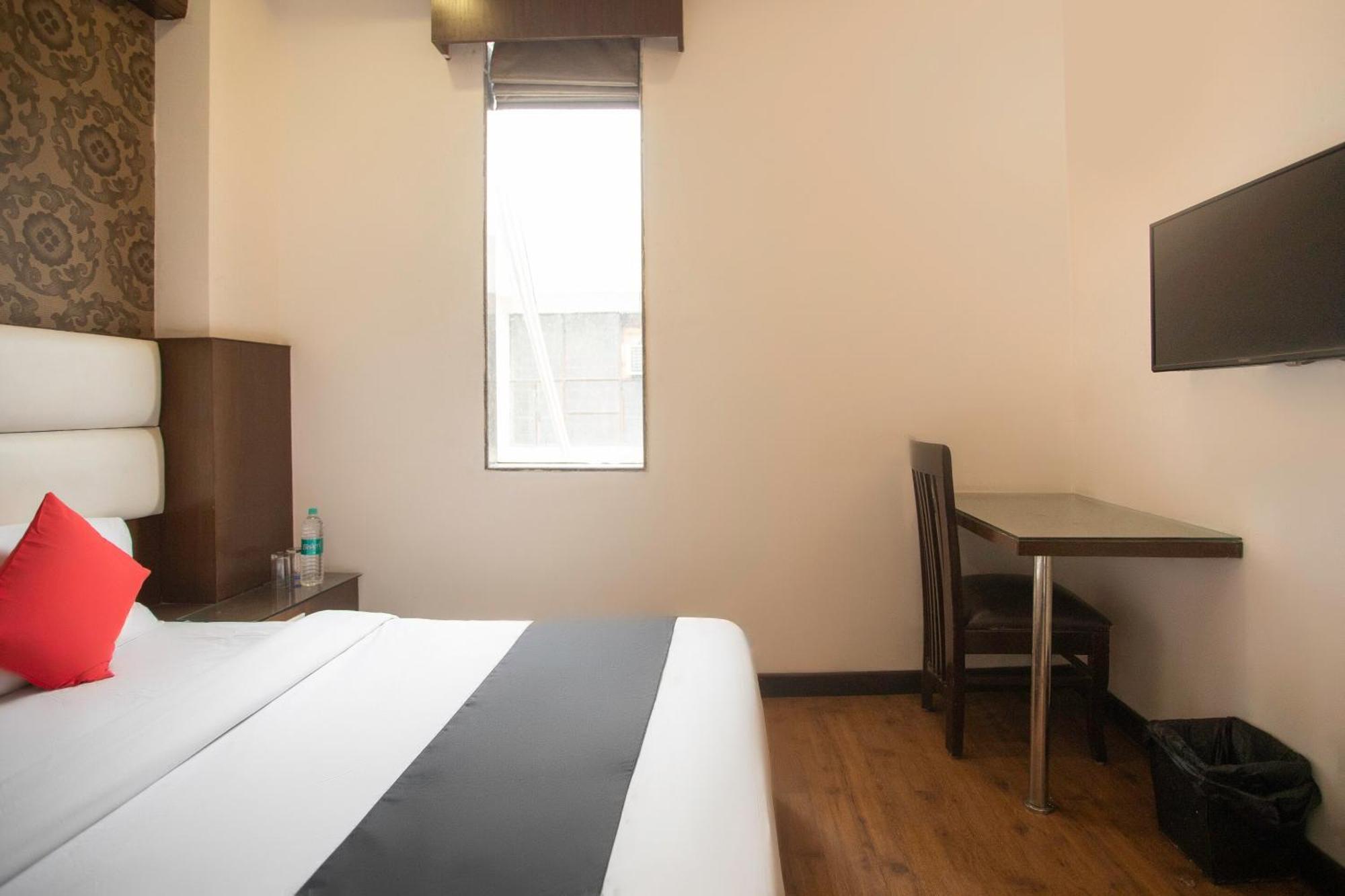 Hotel O Parktel Indirapuram Kültér fotó