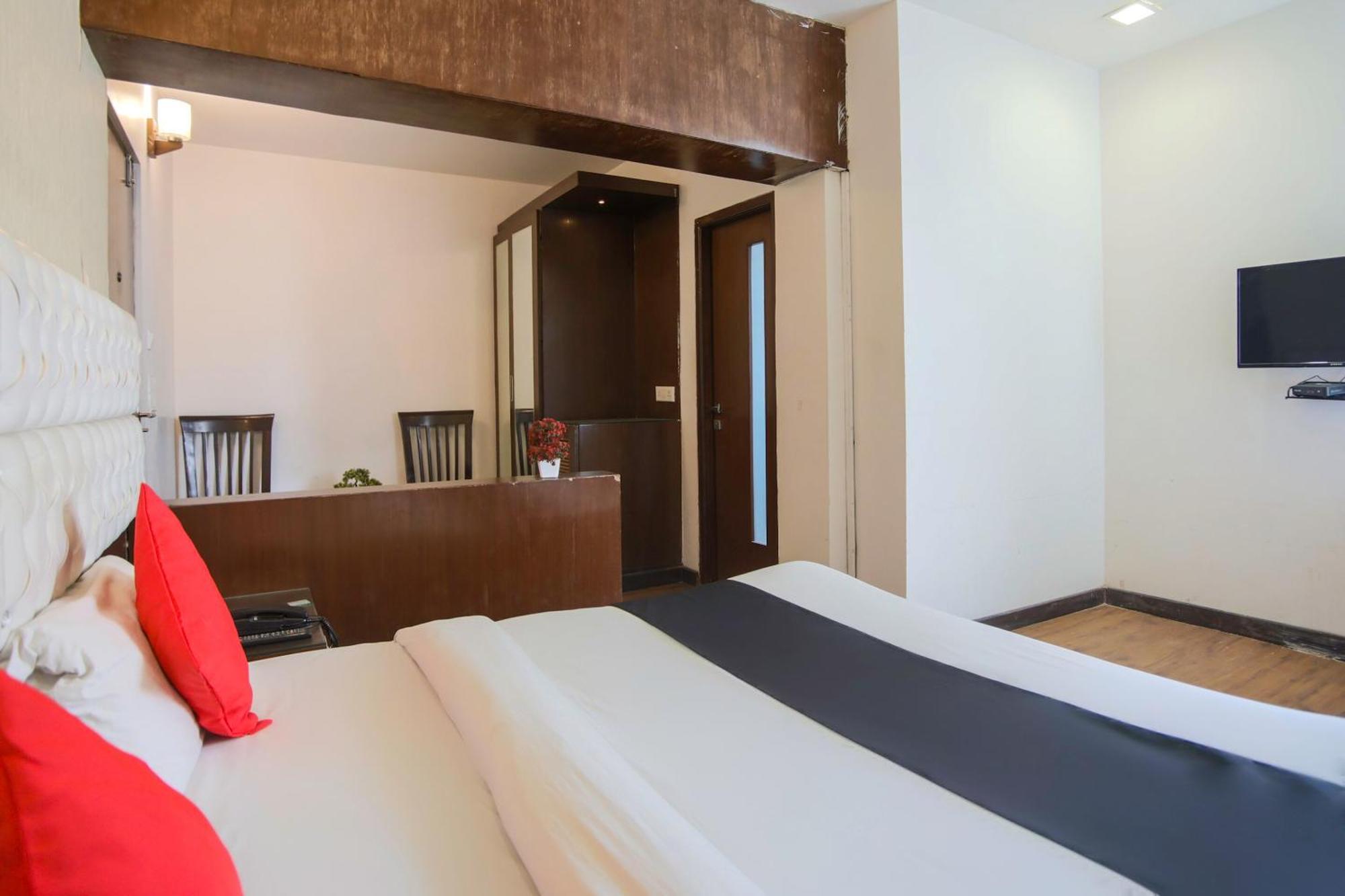 Hotel O Parktel Indirapuram Kültér fotó