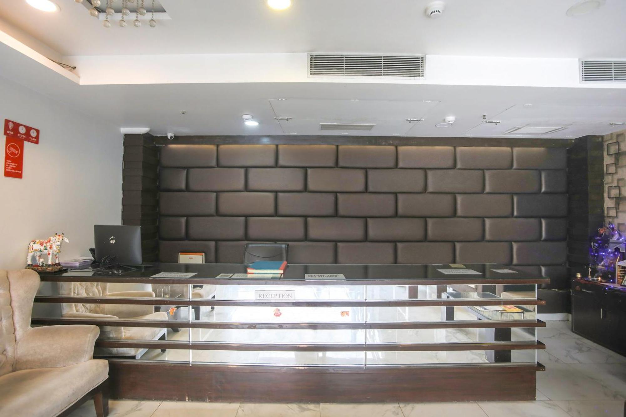 Hotel O Parktel Indirapuram Kültér fotó
