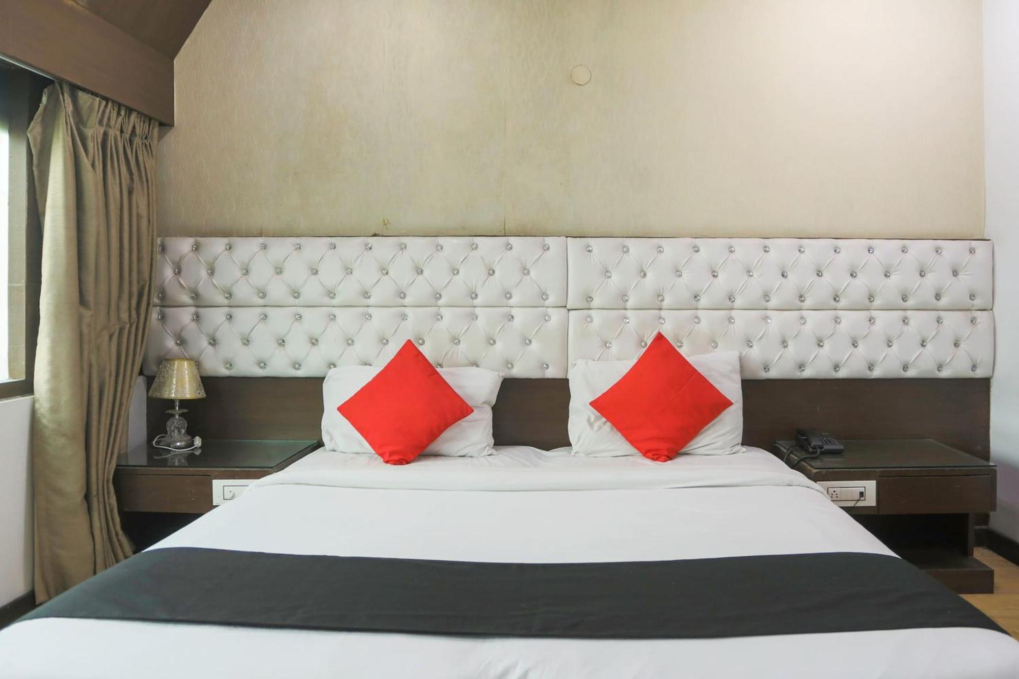 Hotel O Parktel Indirapuram Kültér fotó