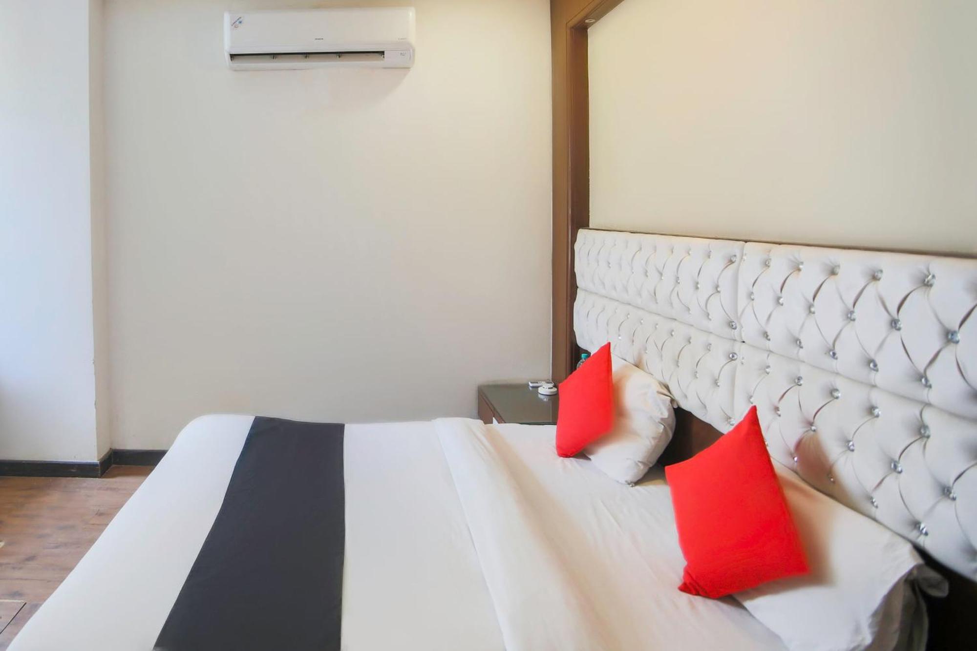 Hotel O Parktel Indirapuram Kültér fotó