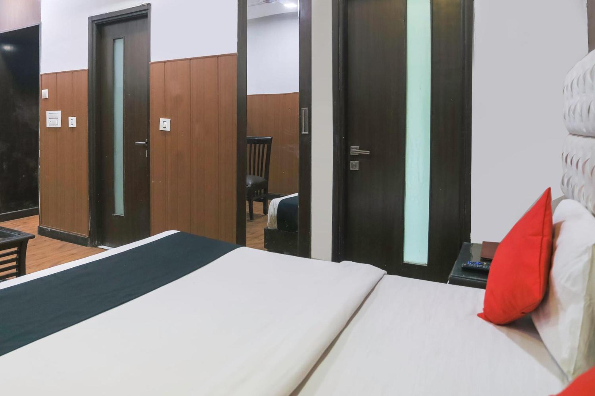 Hotel O Parktel Indirapuram Kültér fotó