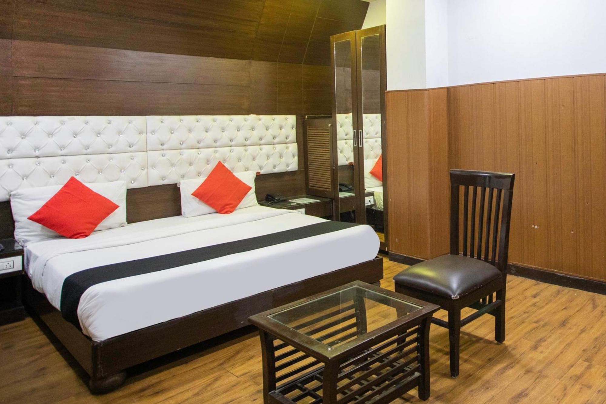 Hotel O Parktel Indirapuram Kültér fotó