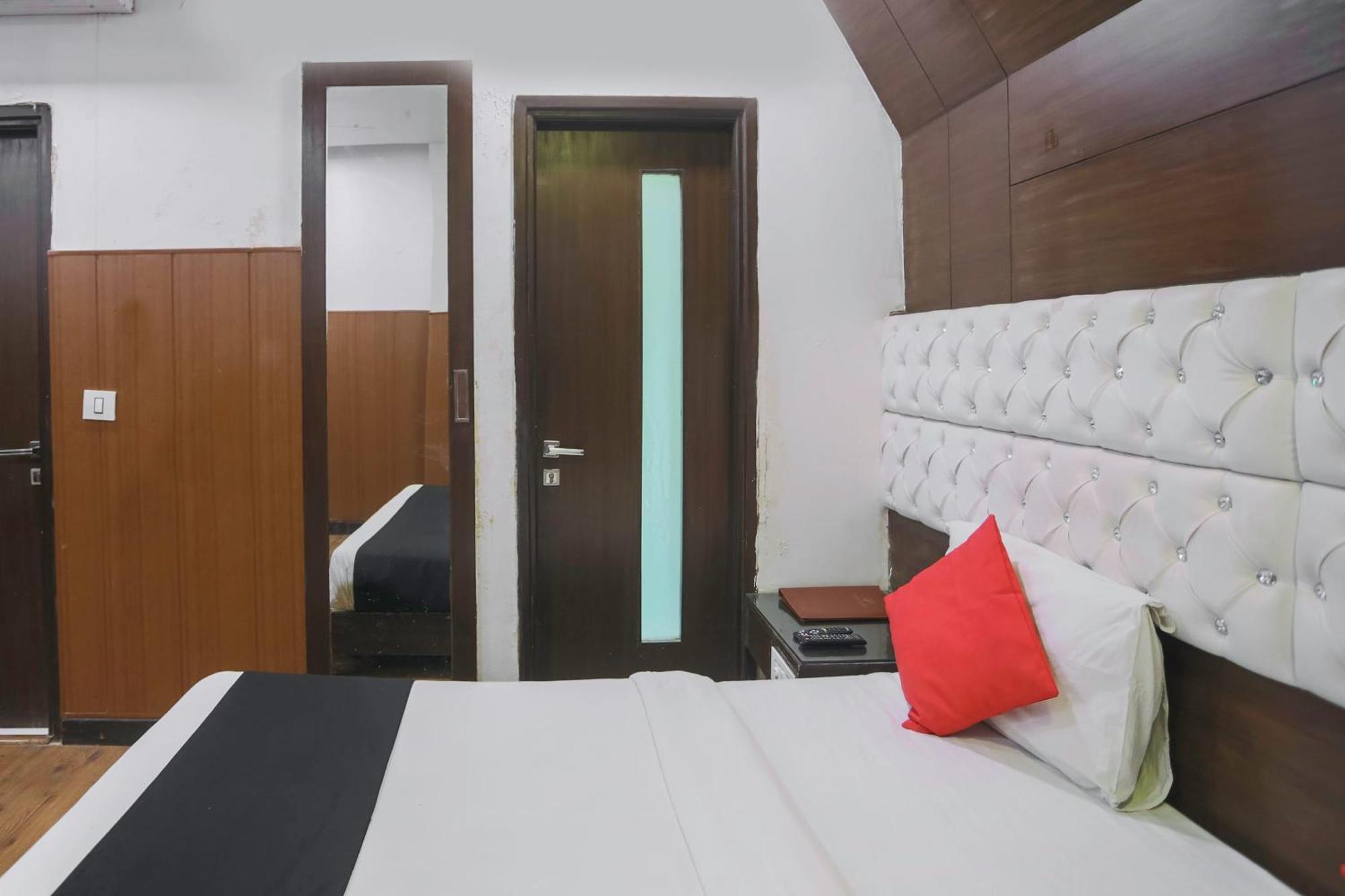 Hotel O Parktel Indirapuram Kültér fotó
