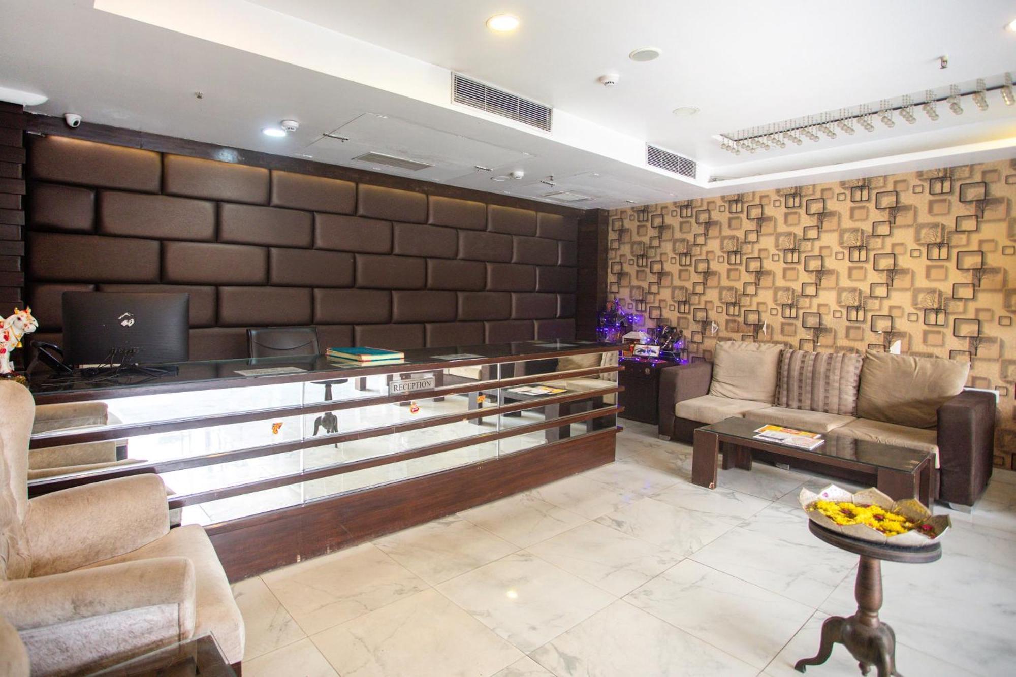 Hotel O Parktel Indirapuram Kültér fotó