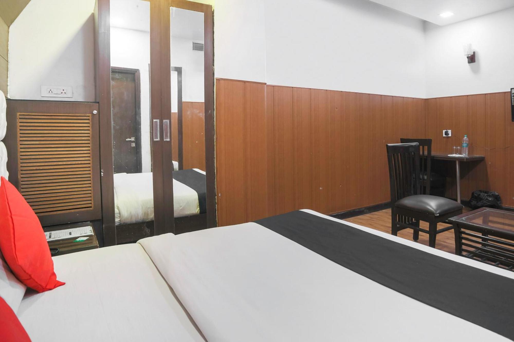 Hotel O Parktel Indirapuram Kültér fotó